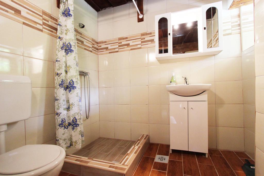 Lugas Vendeghaz Hotel Felsotold Bagian luar foto