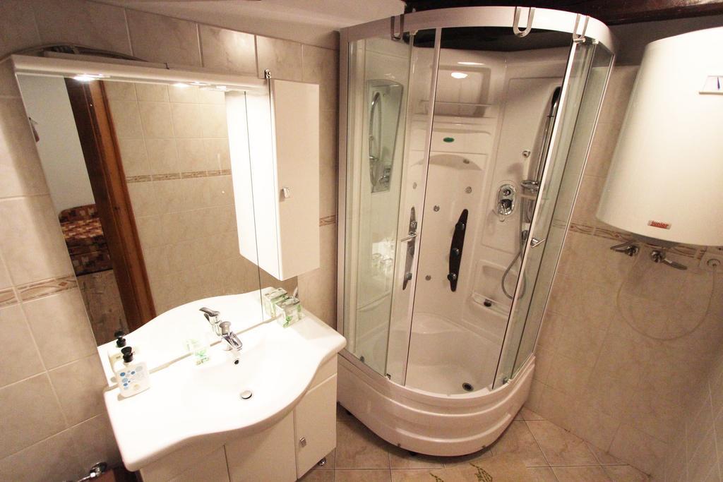 Lugas Vendeghaz Hotel Felsotold Bagian luar foto