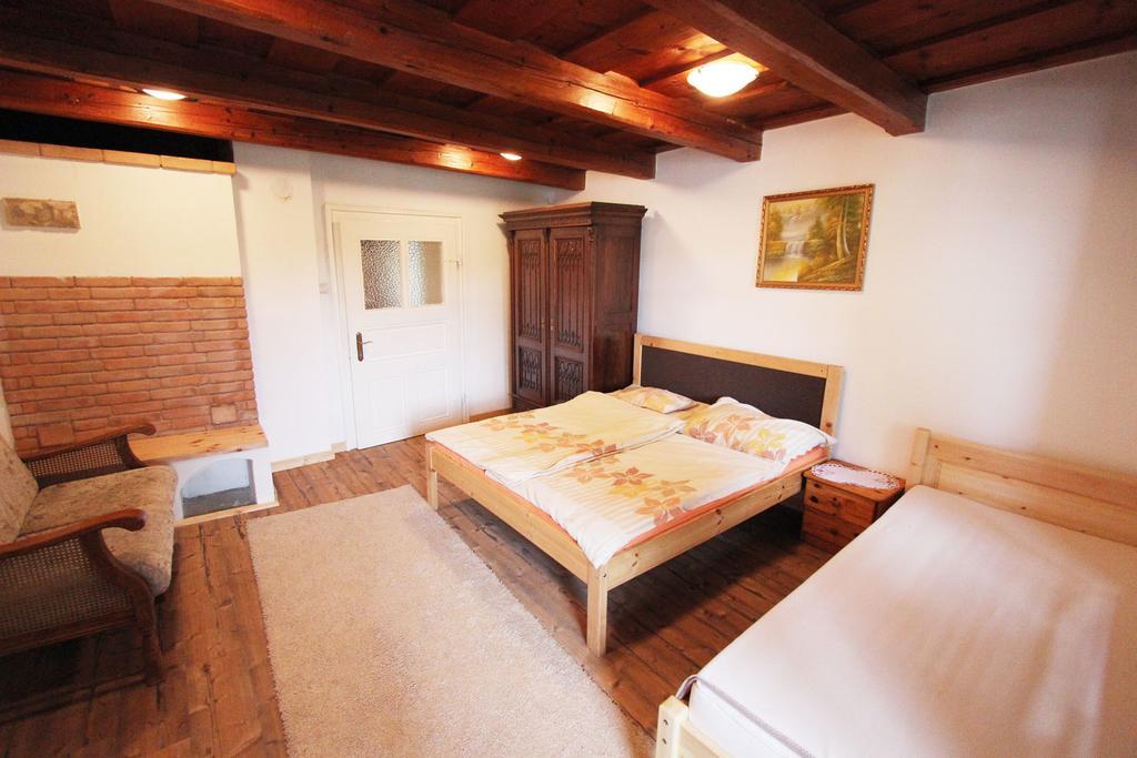 Lugas Vendeghaz Hotel Felsotold Bagian luar foto