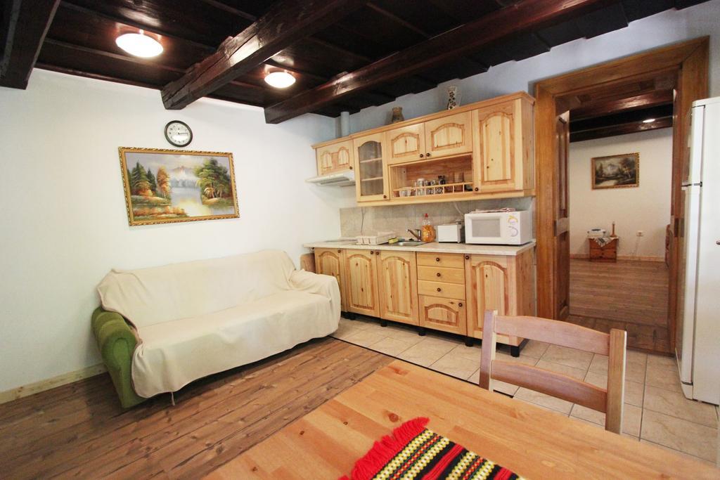 Lugas Vendeghaz Hotel Felsotold Bagian luar foto
