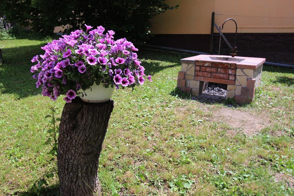Lugas Vendeghaz Hotel Felsotold Bagian luar foto
